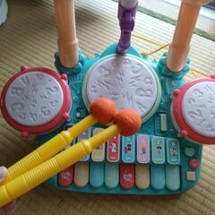 ベビー ドラム ピアノ 楽器の画像