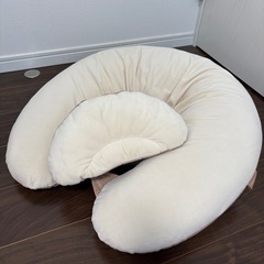 エールべべ　マタニティ抱き枕の画像
