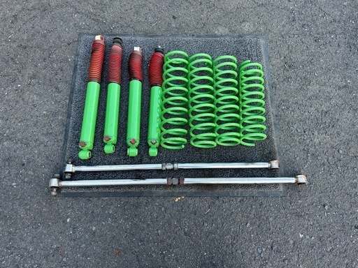 JB23  ジムニー　2.5インチリフトアップキット　バネ　減衰付きショック　前後ラテラル　セット