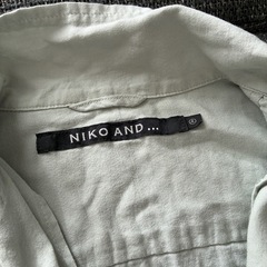nico and…シャツの画像