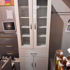 キレイな食器棚の画像