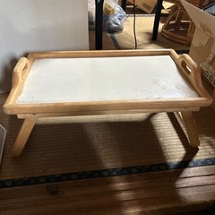 小型の机の画像