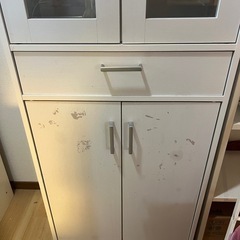 食器棚の画像
