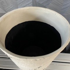 上質な植木鉢　おおよそ9号　受け皿付きの画像