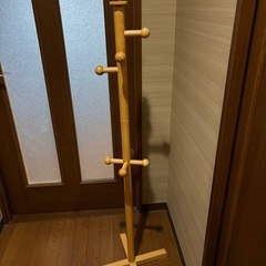 木製ポールハンガーの画像
