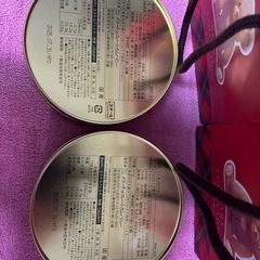 決定！メリー缶(チョコレート菓子)2つの画像