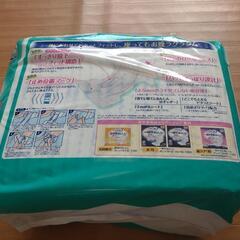 大人用おむつ他まとめ売りの画像