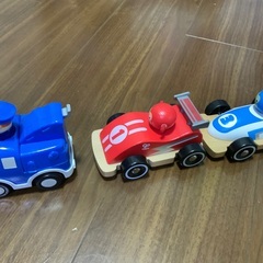 車のおもちゃの画像