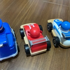 車のおもちゃの画像