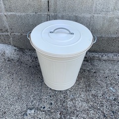 IKEA イケア KNODD クノッド ふた付き容器　ホワイト 40 Lの画像