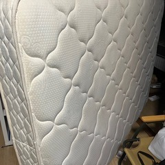 ダブルベッド
