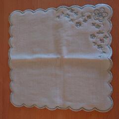 ［8/13］スカラ刺繍ハンカチの画像