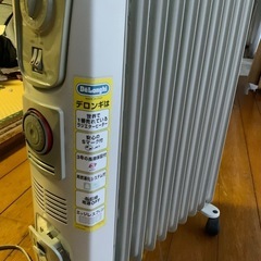 DeLonghi オイルヒーター　デロンギジャパン 型式　H051013EC  イタリア製のDeLonghiオイルヒーター、温度調節ダイヤル付きで使いやすい。 の画像