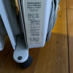 DeLonghi オイルヒーター　デロンギジャパン 型式　H051013EC  イタリア製のDeLonghiオイルヒーター、温度調節ダイヤル付きで使いやすい。 の画像