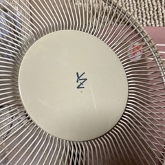 壁掛け型の扇風機の画像