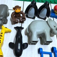 【子ども おもちゃ】レゴ 積み木 デュプロ 大量セット（動物・人形・パーツ・収納ケース付）動物園シリーズ含むの画像