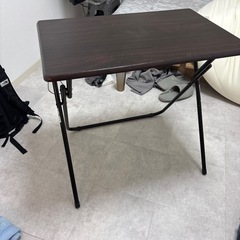 折りたたみデスクの画像