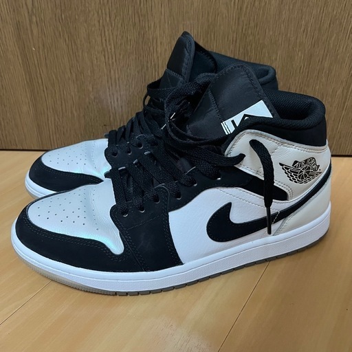 【美品】Nike Air Jordan 1 Mid ブラック/ホワイト27.5cm