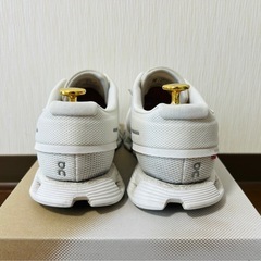 On（オン） Cloud 5（ホワイト×ホワイト／26.5cm）の画像