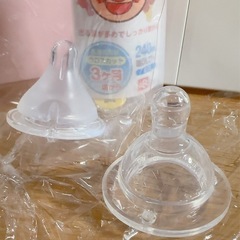 新品未使用✨アンパンマン哺乳瓶の乳首➕オマケ乳首 の画像