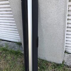 乗用車のトランクカバーの画像
