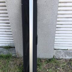 乗用車のトランクカバーの画像