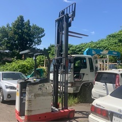 バッテリー駆動フォークリフト1.5トン、動作状態良好の画像