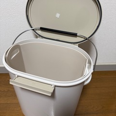 11L 匂わない蓋付きゴミ箱の画像