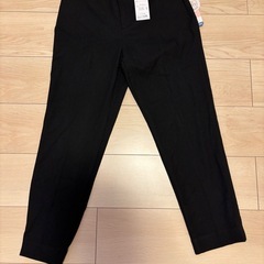 テーパードパンツ