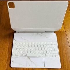 【箱あり新品同様】Magic keyboard 12.9iPad用 MJQL3Jの画像