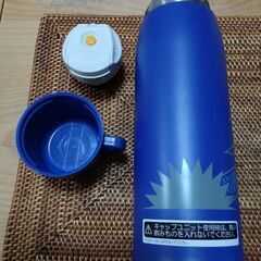 サーモス水筒(容量1,000ml)&カバー、ボトル洗いの画像
