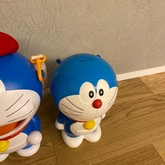 USJ限定ドラえもんとドラえもん貯金箱の画像