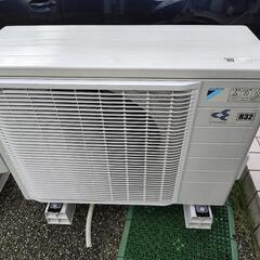 【中古】ダイキン工業 ルームエアコン 冷暖房時おもに18畳用 《2018年モデル CXシリーズ 光ストリーマー付き》 単相200V ホワイト S56UTCXP-Wの画像