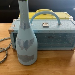 エンジェル　シャンパン　空瓶　空箱の画像