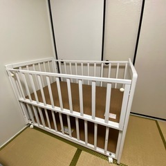 カトージ ベビーベッド 白の画像