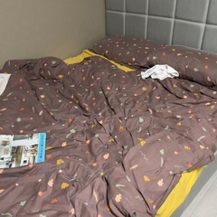 ダブルベッド販売中の画像