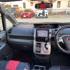 ヴォクシー　ZS 8人乗り商談中の画像