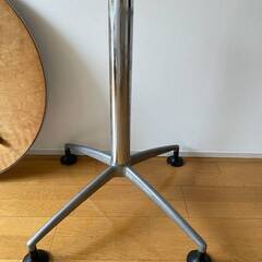 NEO FORM ステンレス製ラウンドテーブルの画像