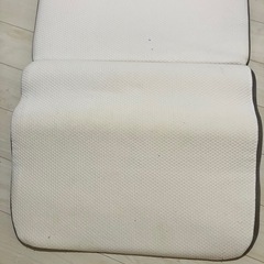 箱付き！ニトリ　枕「肩　首　背中をささえるまくら」の画像