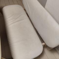 ニトリ ダイニングチェア ホワイト 長椅子１脚 チェア２脚 計３脚の画像