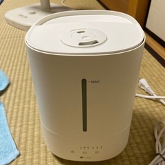 楽に給水できるアロマオイル対応加湿器(超音波式 HM01 NC ホワイト)の画像