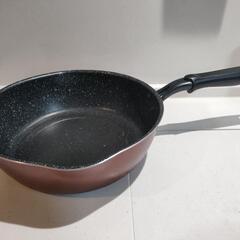調理器具4点セット　フライパン、卵焼き器、鍋（大）、鍋（小）、の画像