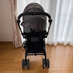 コンビ　アンブレッタ　４キャス　エッグショック両対面式ベビーカーの画像