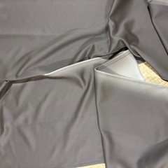 再募集　こたつグレー毛布とグレーカーテンの画像