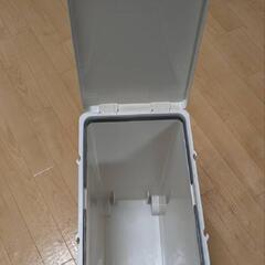 キッチンゴミ箱 20L 蓋付き キャスター付きの画像