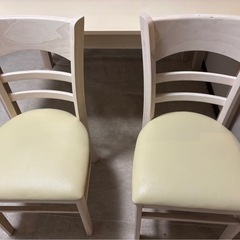 決まりました　ダイニングテーブル　4人掛けの画像