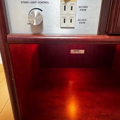 ホテルの様な オールドカリモクのベッドサイドテーブルの画像