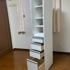 スリム収納棚の画像