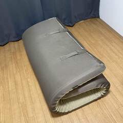 中古 西川リビング RAKURA ラクラ 体圧分散マットレス セミダブルサイズ 90ミリ 敷布団 敷きふとん 側生地が洗える 丸巻きタイプ のべタイプ らくら セミダブルの画像