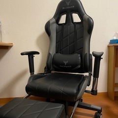 【ゲーミングチェア】リクライニング＆フットレスト付き・1年使用の画像